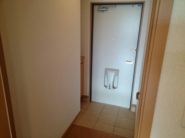 ウィステリア 玄関