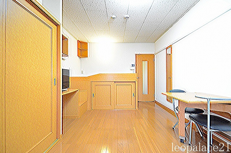 レオパレスシャルム リビング