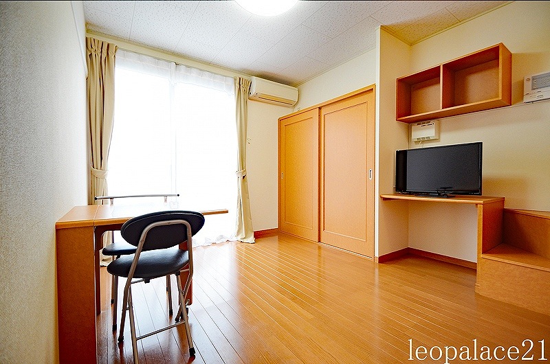 レオパレスシャルム ベッドルーム