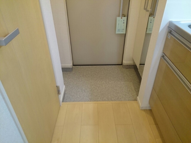 メゾン－１８ 玄関