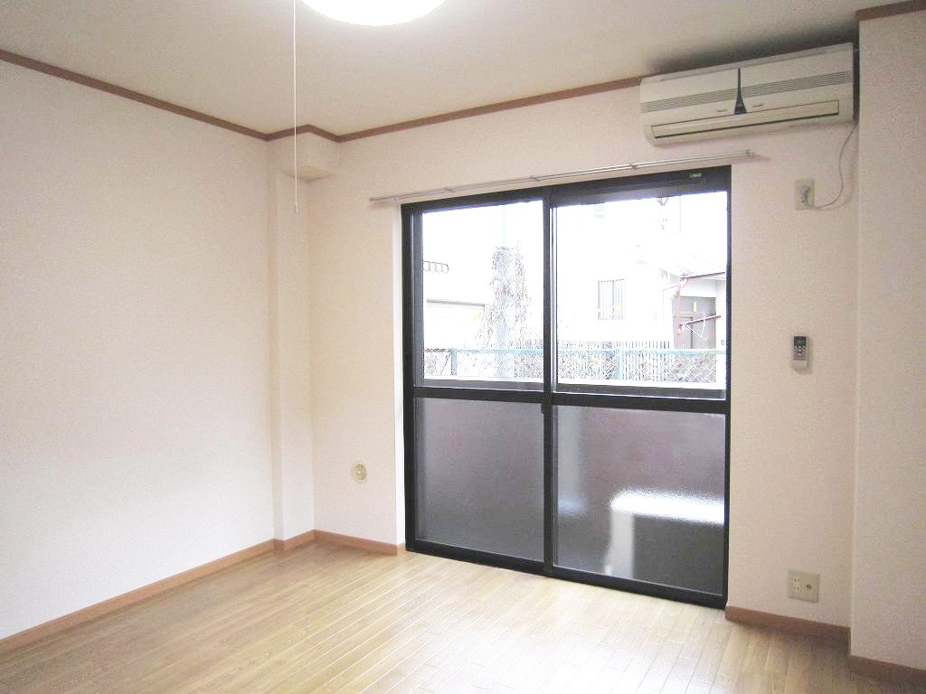 ヴィラ　ナカヤマ リビング