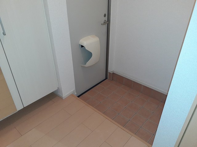 フルー　リール 玄関