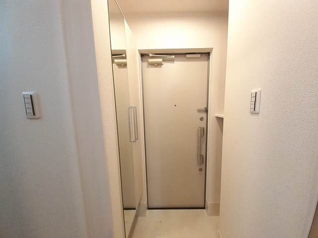 ゼファー　四辻 玄関