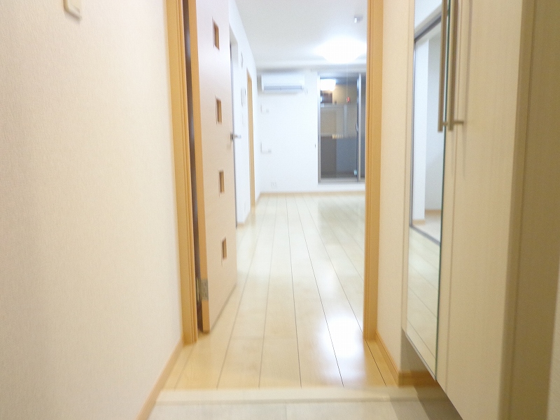 ヴォワ　ラクテ　ノース 玄関