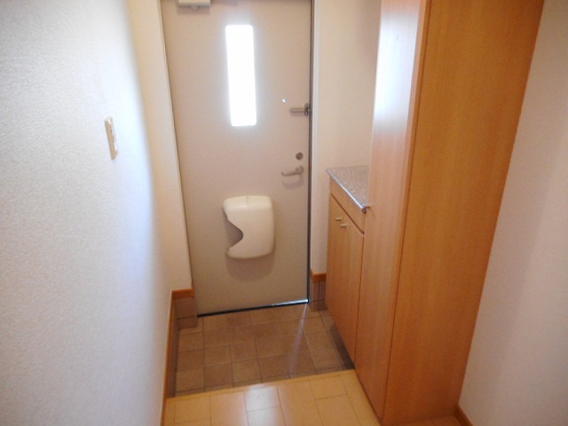 グランモデッサＢ 玄関