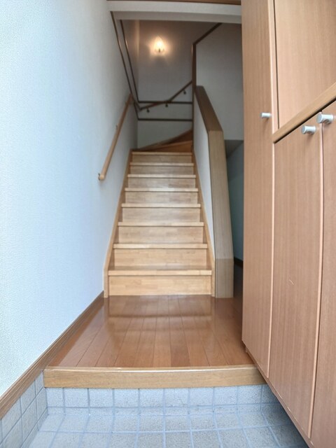 サンヒルズ　（五条町） 玄関