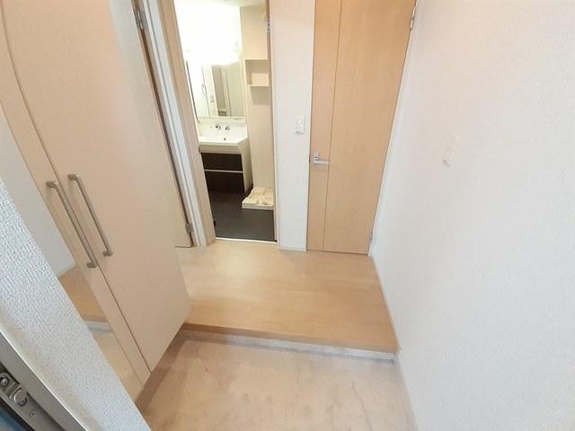 ハルミモザ 玄関