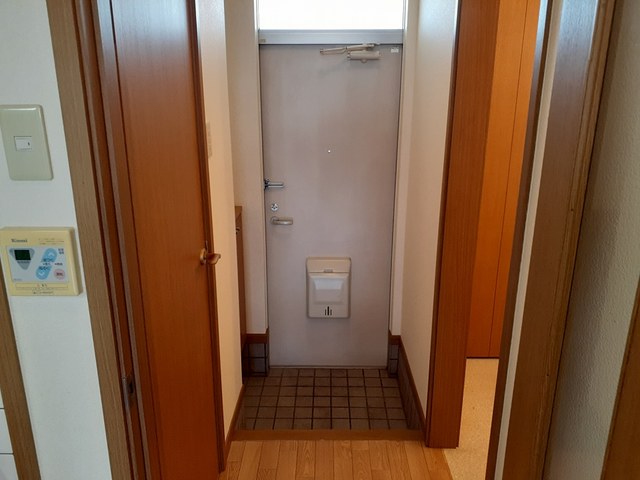 メゾンラフィーネ 玄関