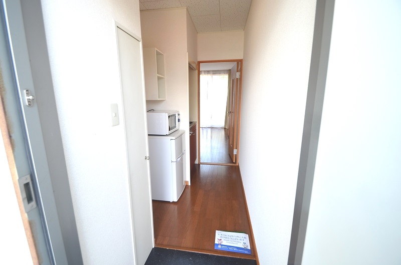 レオパレス多田４ 玄関