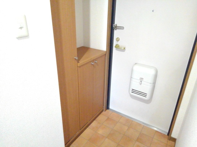 シェリール河崎２ 玄関