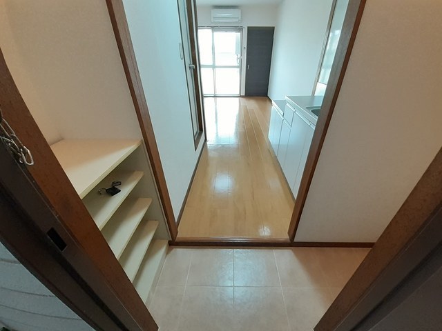 ハイツホリデー 玄関