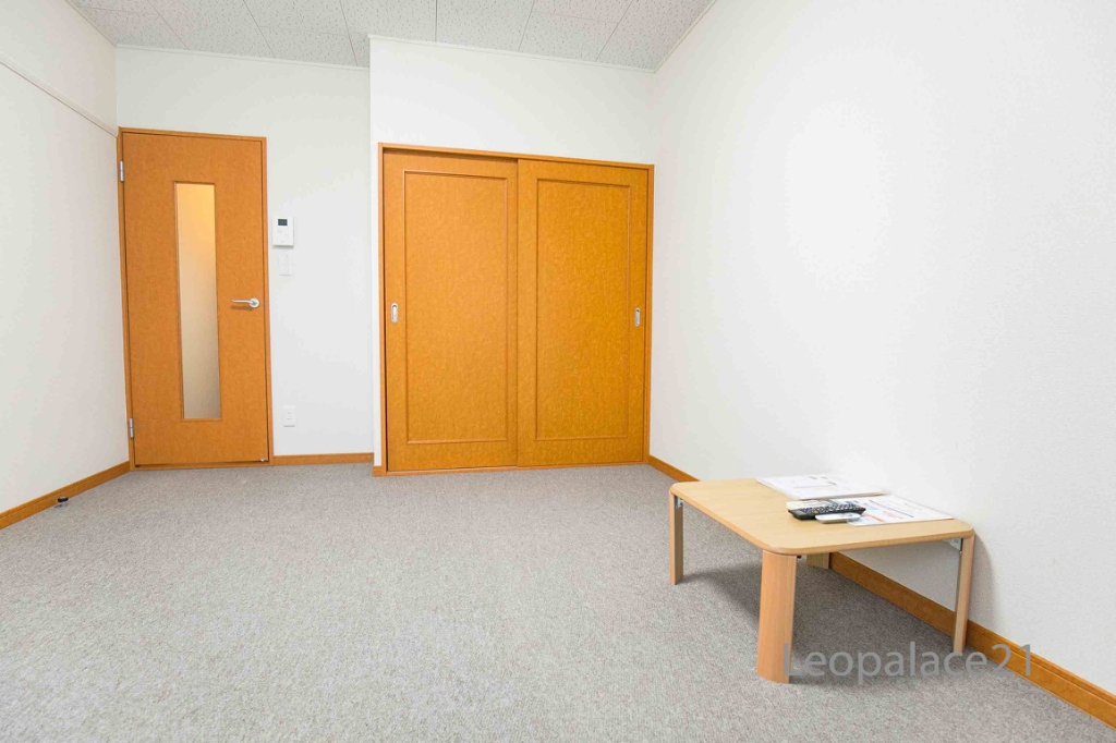 レオパレスやちよ リビング