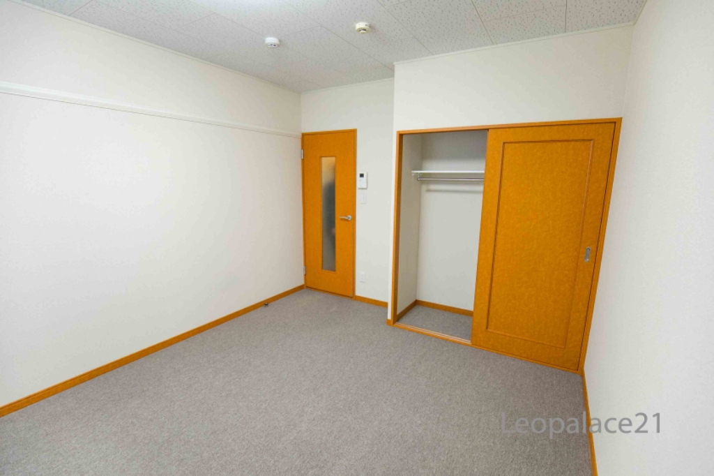 レオパレスやちよ ベッドルーム