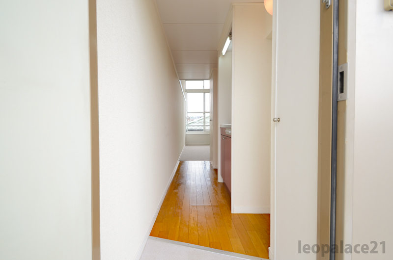 レオパレスメリッサ 玄関