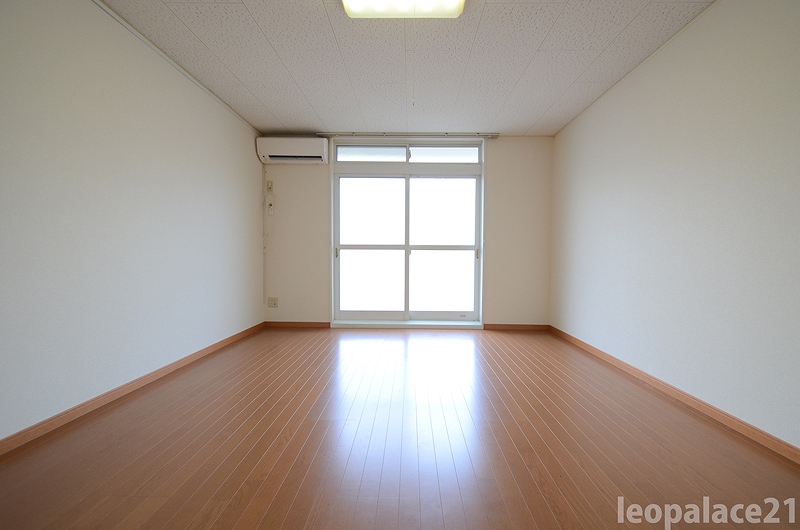 レオパレス栄 ベッドルーム