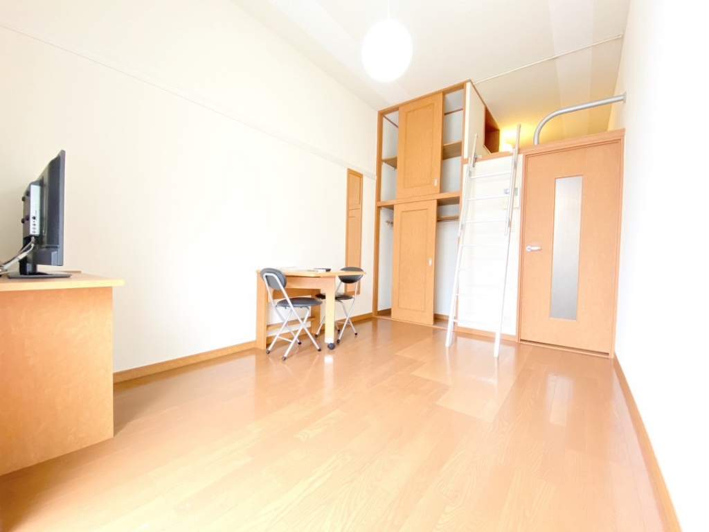 レオパレスナザレ リビング