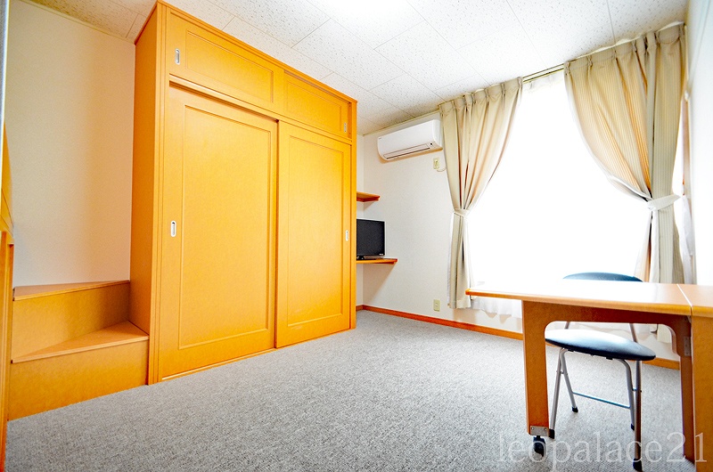 レオパレスプレノタートⅢ ベッドルーム