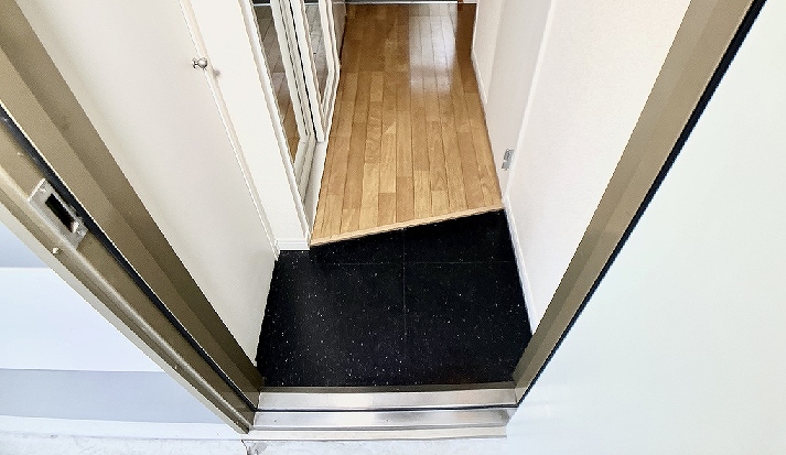 レオパレスオーパス深江橋 玄関