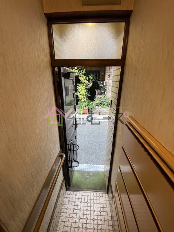王子1丁目7番貸家 玄関