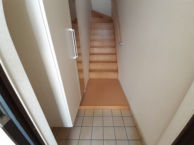 グランソレイユ楠葉 玄関