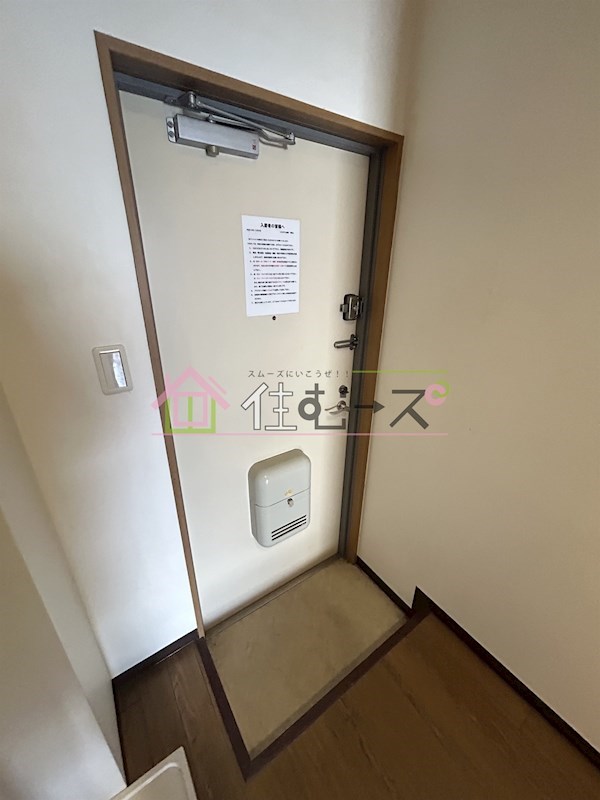 レスポワル新町 玄関