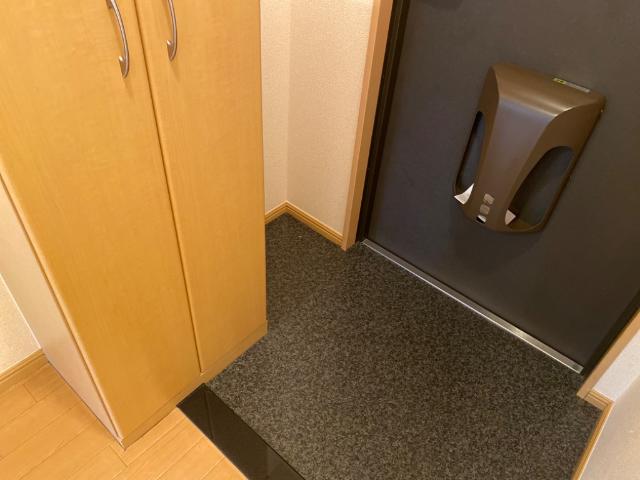 プレジール今福鶴見 玄関
