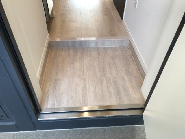 フォンスモンテ 玄関