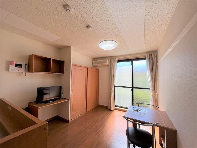 レオパレス二田 リビング