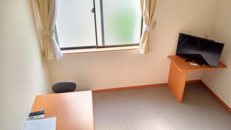 レオパレスヴェセル リビング