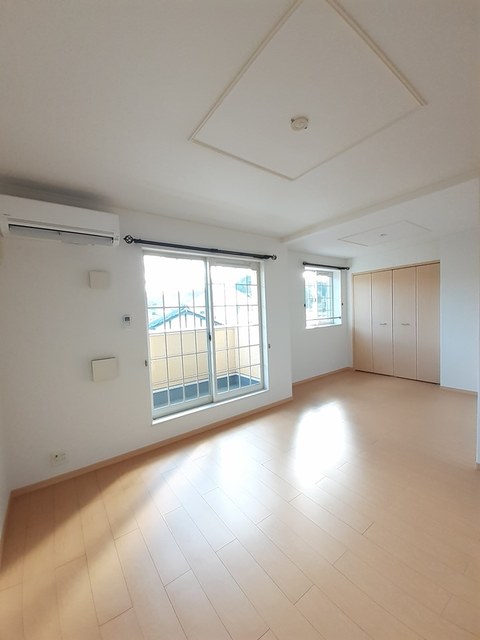 ソルシェール熊取　Ⅰ番館 リビング