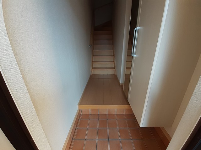 メルシー　ボンジョルネ　Ａ棟 玄関