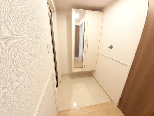 ローデア氷室 玄関