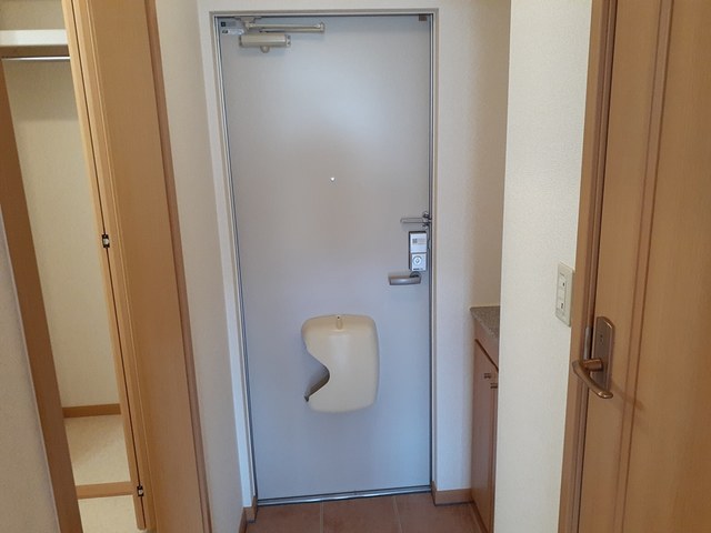 ウエストリバー北伊丹 玄関