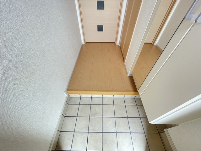 グゥテェ　ライゼ　Ａ 玄関
