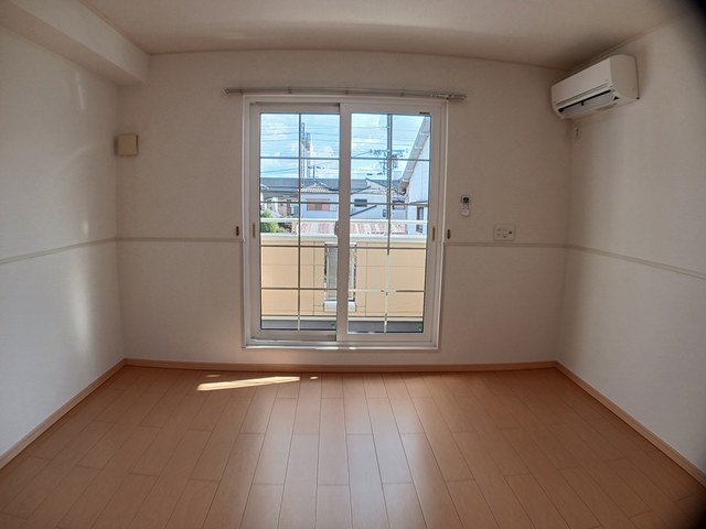 ＦＯＲＥＳＴ出島 リビング