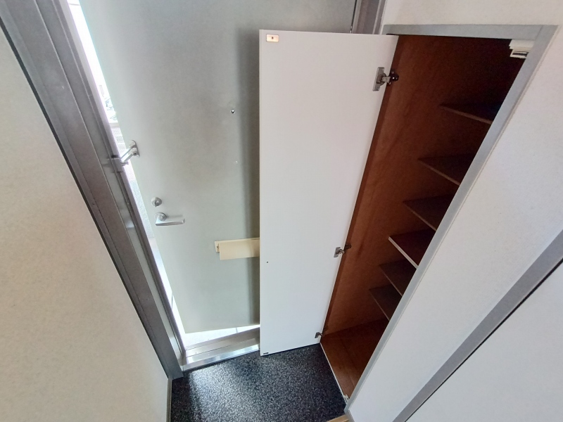 レオパレスルナⅠ 玄関