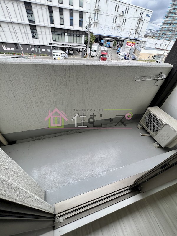 エストゥルースプラス大阪福島 ベランダ