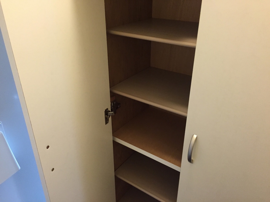 レオパレスセブンスヒルⅤ 玄関