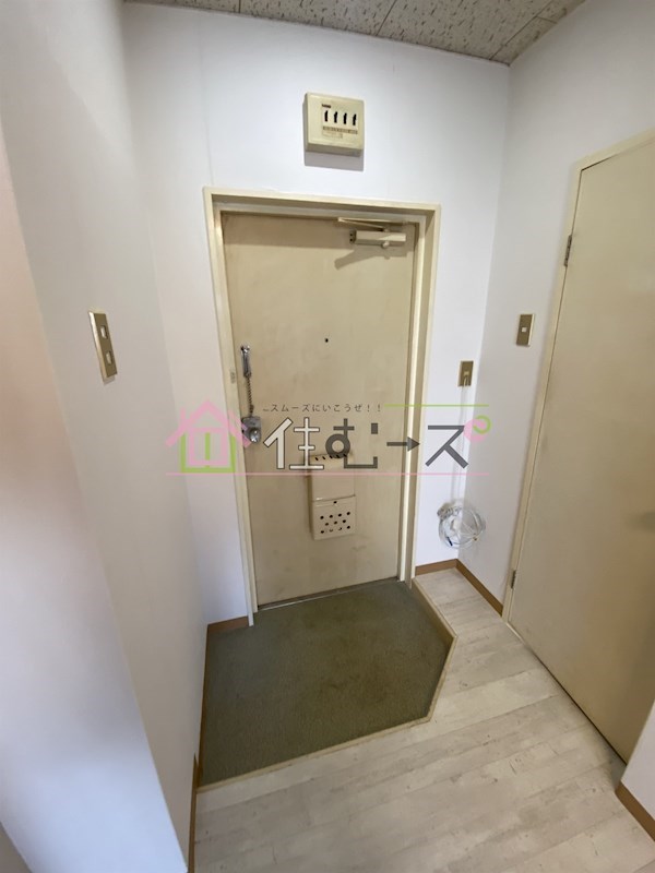 ハイムナカイ 玄関