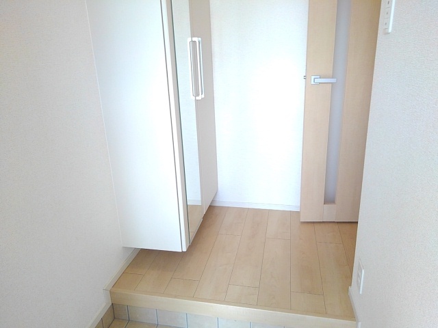 パインルーツⅢ 玄関