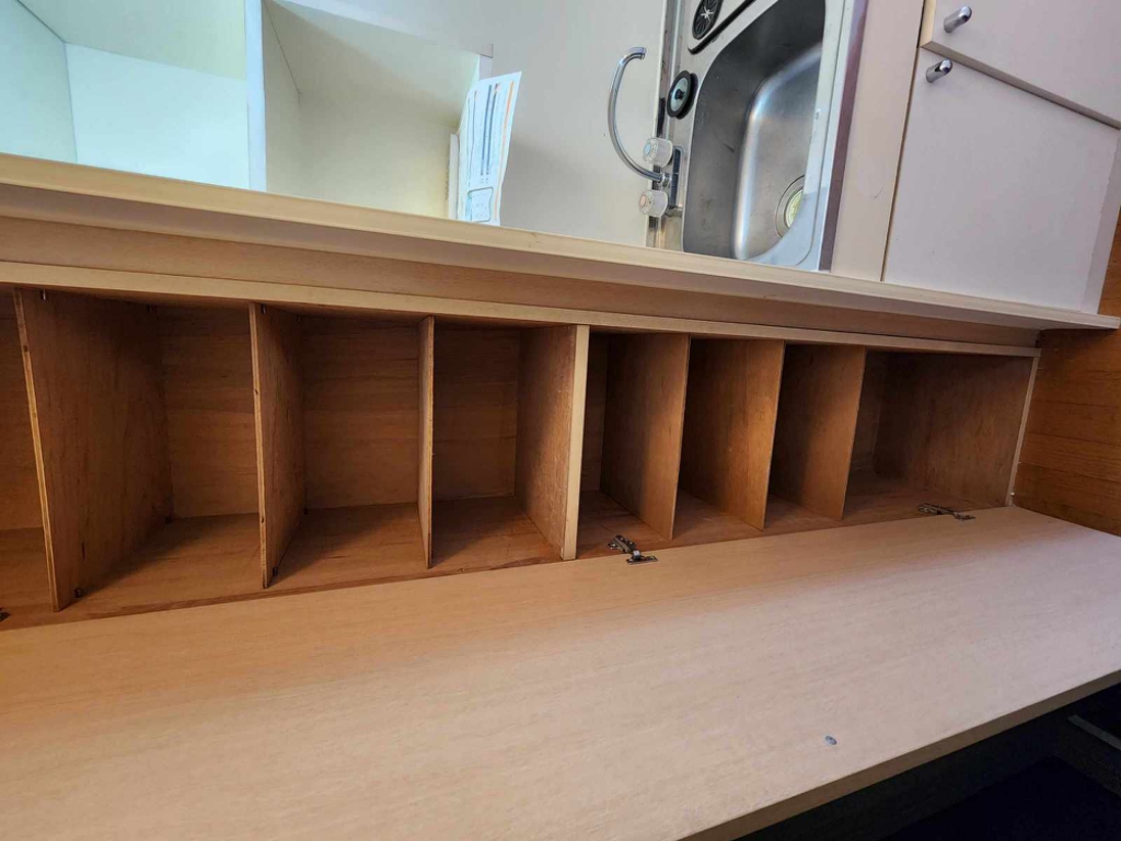 レオパレスエテール 玄関