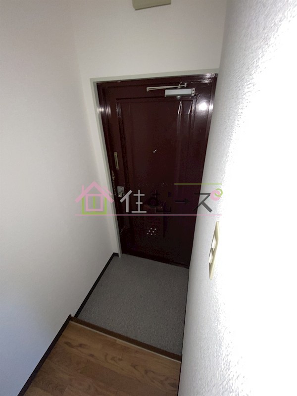 グランドハイツ玉津 玄関