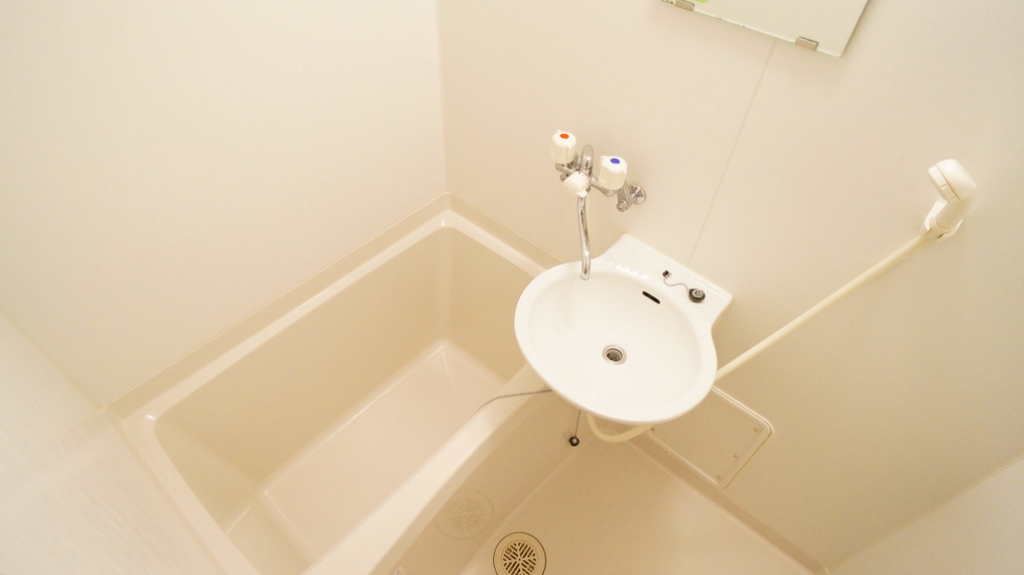 レオパレスＷＩＮ 風呂画像