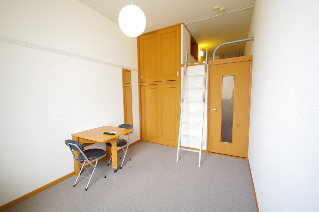 レオパレスメルツェ リビング