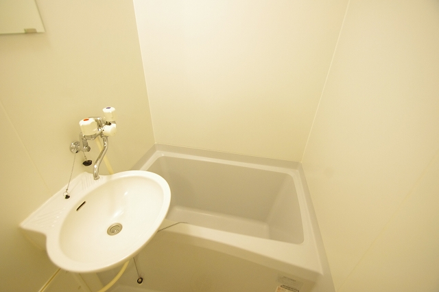 レオパレスメルツェ 風呂画像