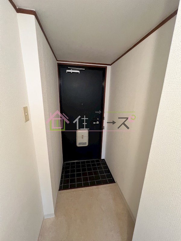 ボンジュールビル 玄関