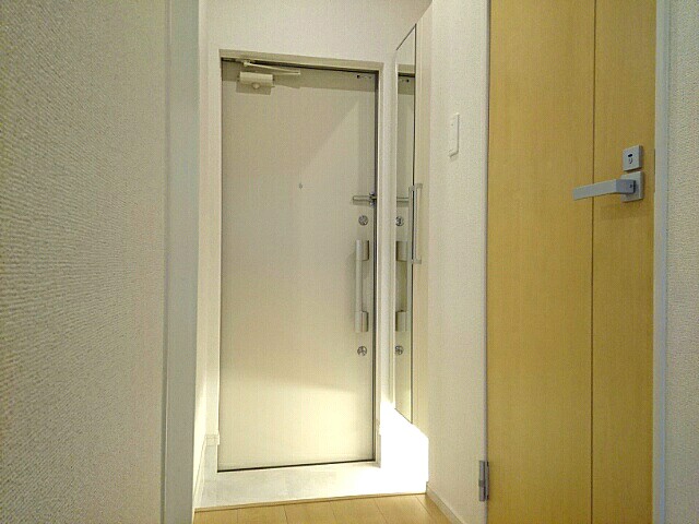 ラ・ルーチェ 玄関