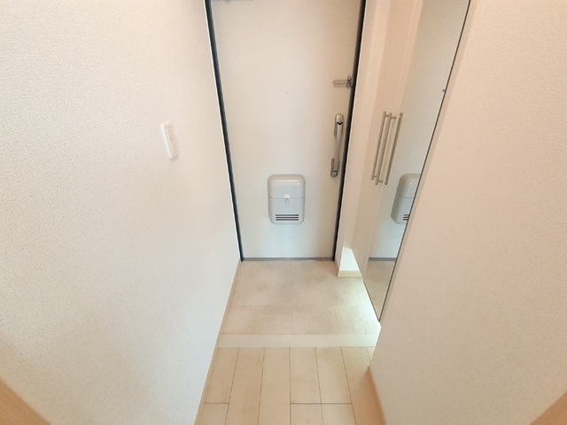 ヴォナール　コート 玄関