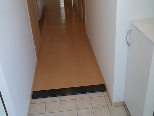 ラッフィナート　フィオーレ 玄関