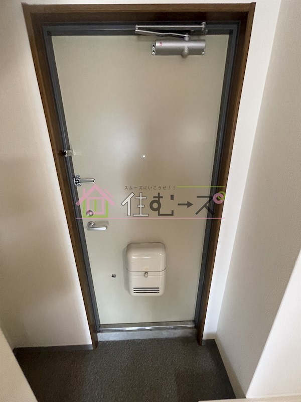 ルミエール西長堀 玄関